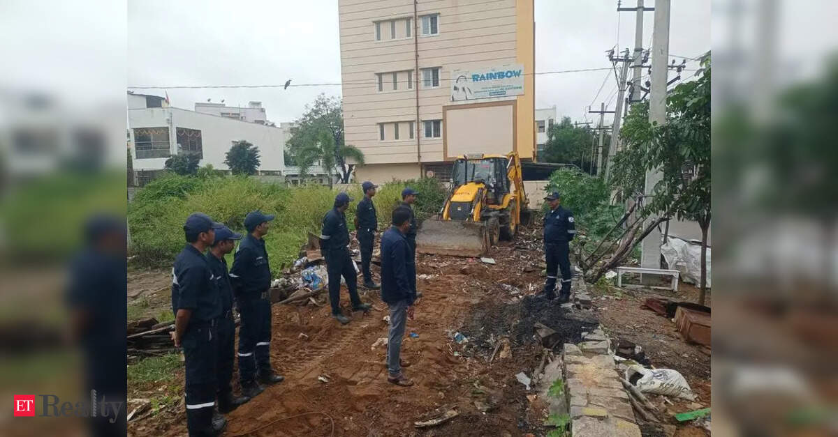 HYDRAA Removes Encroachments in Hastinapuram & Chandanagar