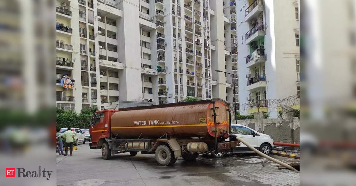 Noida Residents Rely on Private Tankers for Water Supply