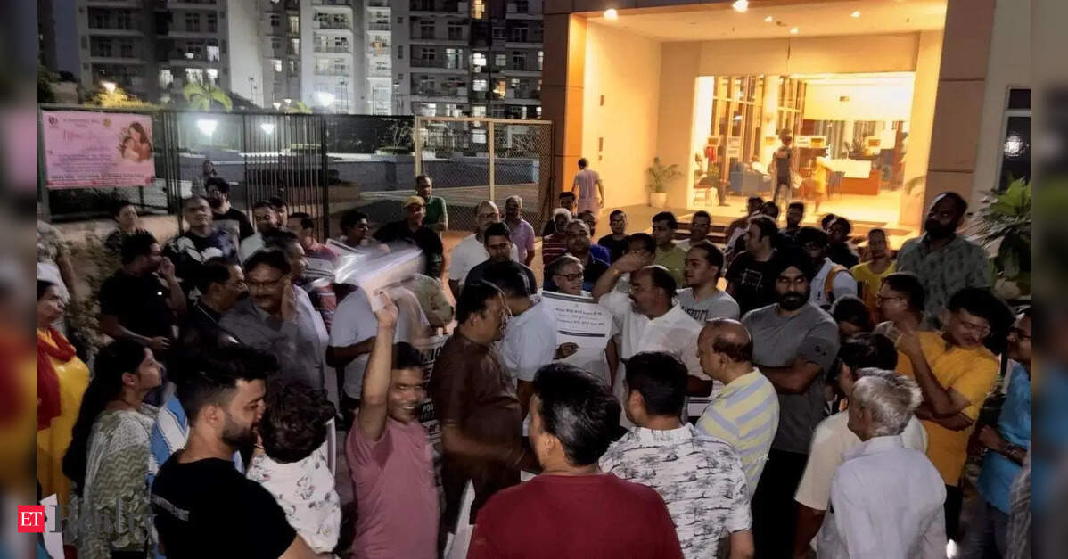 Noida: Mahagun Mywoods Residents Protest Builder’s Neglect